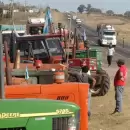 Lucha antigranizo: Productores de toda Mendoza se movilizaron a Casa de Gobierno