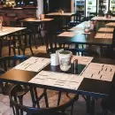 Comer afuera ya no es opción: el 76% de los argentinos redujo sus salidas por el alto costo