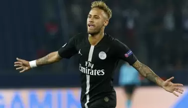 neymar-celebra-uno-sus-goles-ante-estrella-roja-1538593242579
