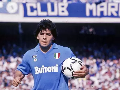 Maradona-Primer-titulo-del-Napoli-temporada-86-87-19