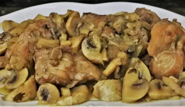 conejo guisado con champiñones
