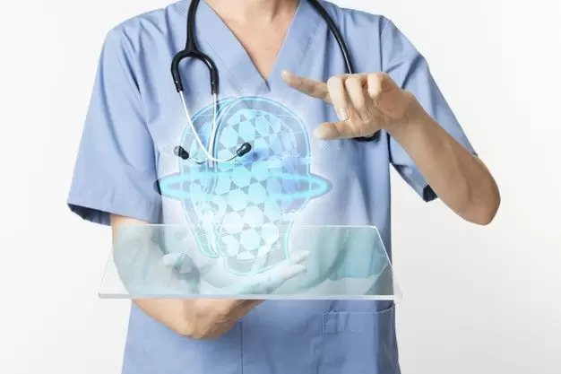 medicos-que-utilizan-tableta-transparente-tecnologia-medica-holograma_53876-97119