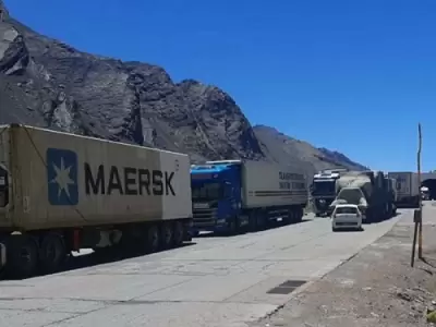 Camiones en el paso a paso a Chile