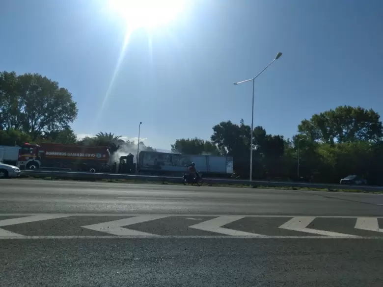 Camion incendiado