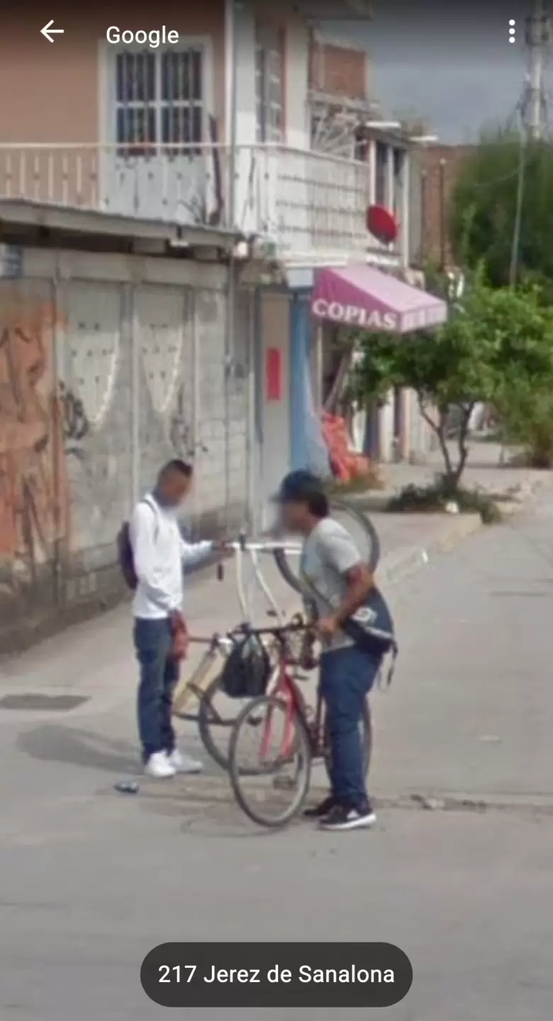 Google Maps capta el divertido choque de dos bicicletas