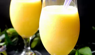 smothie de pina, mango y agua de coco