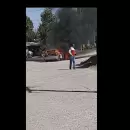VIDEO - Se incendi un auto en Tupungato: viajaban una mujer y sus dos hijos