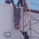 Operario se descompens en el techo de un galpn y debieron bajarlo los bomberos