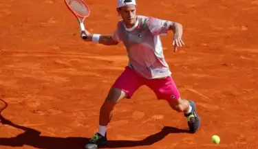 peque schwartzman sobre polvo de ladrillo