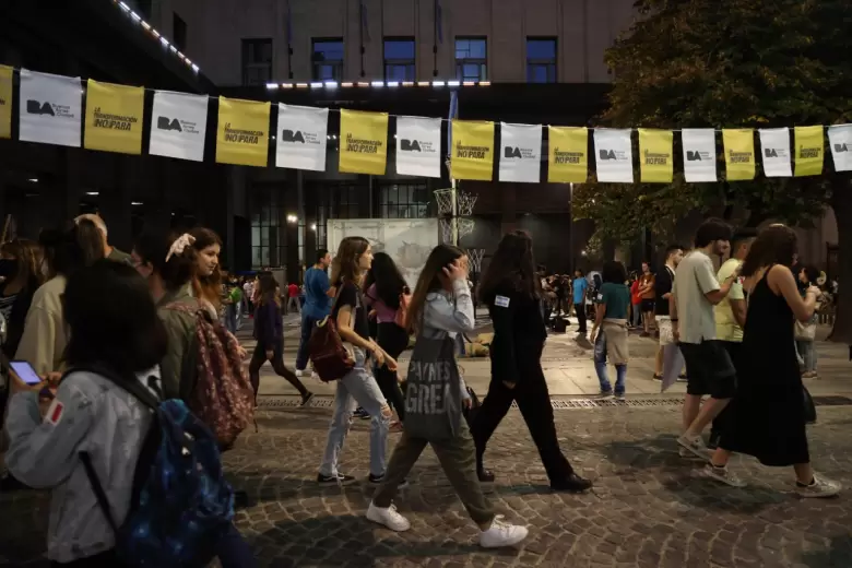 Buenos Aires agasaj a estudiantes universitarios mendocinos