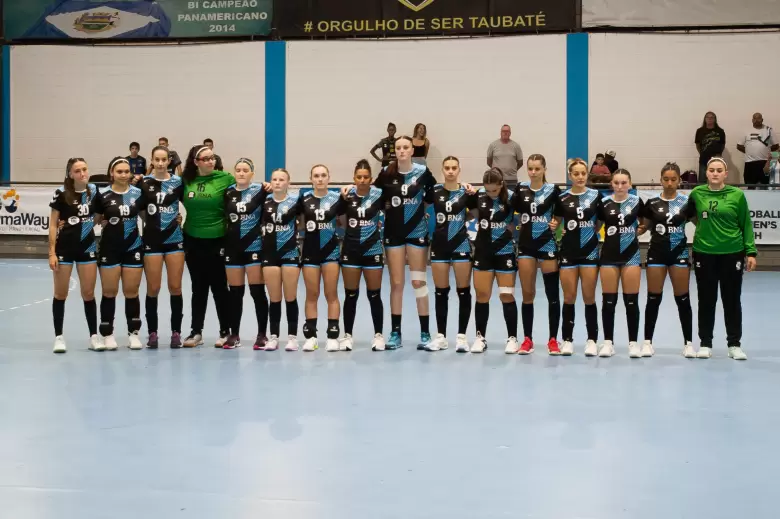 handball femenino juvenil sur centro .
