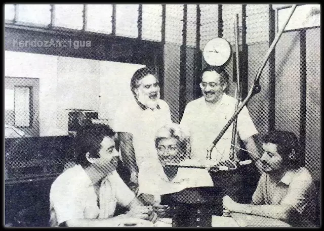 Equipo de la Radio LV 10, que realizaba el programa; A Vuelo de Pájaro. Oscar López Pájaro, Alfredo Márquez, Tita Molero, Gabriel Lucro y Andrés Gabri