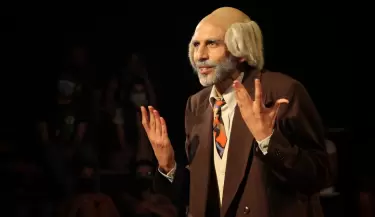 "De profesi�n, contador"