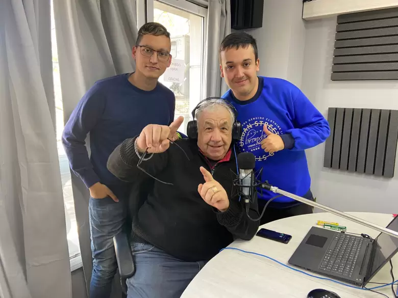 Juan Strappazzon, Oscar "Michi" Araujo y Marcelo Osorio, el equipo radial de los s�bados a la siesta.