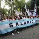 Gremios de Mendoza realizan un masivo reclamo con las escuelas paralizadas