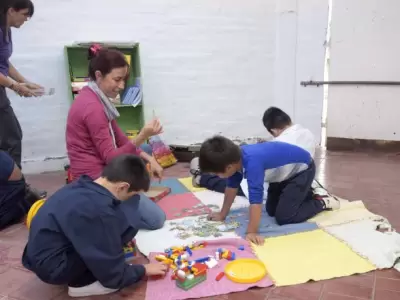 El Gobierno de Mendoza pagar a docentes y celadores un extra para tiles y vest