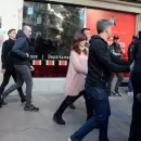 Cristina Fernández salió de su casa en Recoleta entre los vítores de la militancia