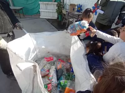 recoleccion de botellas plasticas en jardines de godoy cruz