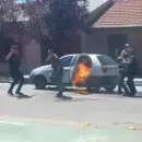 INCREÍBLE VIDEO: Roció con nafta su auto para que no se lo llevará la policía