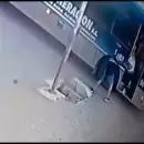 Video: Increíble robo a una joven cuando subía a un colectivo