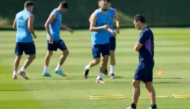 scaloni pensativo