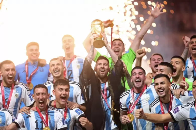 messi levantando copa