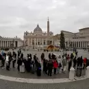 �Habemus papa! Humo blanco en el Vaticano y Francisco ya tiene sucesor