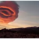 Sorprende en Turquía una extraña nube roja que se asemejaba a un ovni
