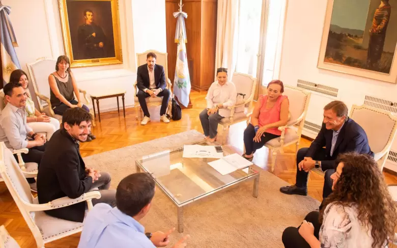 Staff de Vendimia con el Gobernador Rodolfo Suarez