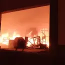 Feroz incendio en un secadero de nueces de Guaymallén