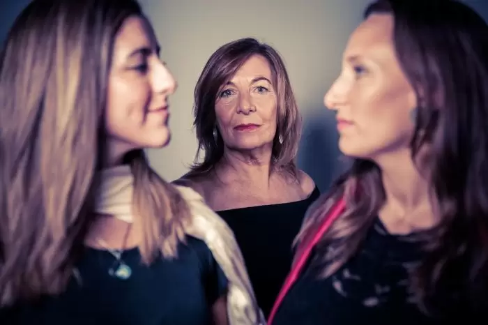las-cantantes-protagonistas-julieta-caparotta-euridice-gloria-lopez-aglaonice-y-griselda-lopez-zalba-orfeo-700x466
