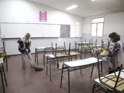 A partir de las 18 comenzaron los trabajos de limpieza en las aulas donde se vot
