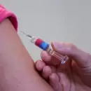 Aprueban la primera vacuna del mundo contra la bronquiolitis