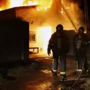 Feroz incendio mat a cientos de pollos y destruy vehculos en una avcola de Rivadavia