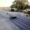 Video: Cruzó de manera imprudente la Ruta 40 y chocó contra una moto