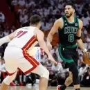 Boston Celtics venci a Miami Heat y estir el suspenso