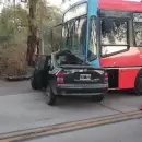 Falleci� un hombre al chocar de frente con un colectivo