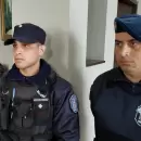 Honores para dos polic�as por haber salvado a un hombre de un incendio