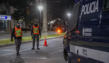 policia mendoza noche