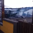 En imgenes: feroz incendio en un complejo de cabaas en Uspallata