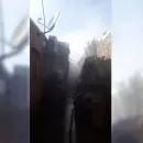 Feroz incendio destruy tres viviendas en un barrio de Las Heras