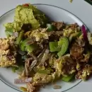 Receta de huevos revueltos con palta y almendra
