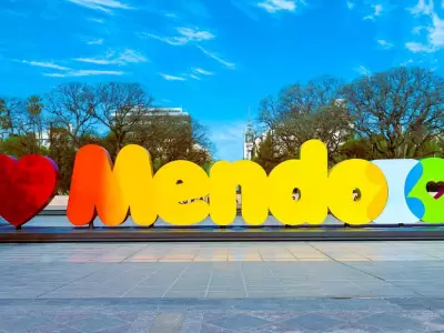 argentina-mendoza-parque-central-plaza-independencia-plaza-independencia_451699-