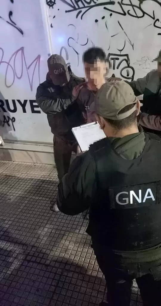 gendarmeria detiene a un ciudadano chileno