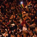 (Video) Hinchas bolivianos tiraron fuegos artificiales cerca del hotel de la Selección Argentina