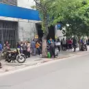 Interminables filas para acceder en Mendoza al nuevo refuerzo econmico de 94 mil pesos