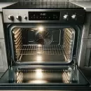 El truco casero infalible para dejar el horno de la casa como nuevo