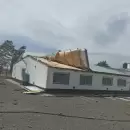 (Video) El techo de una escuela albergue de Malarge se vol por el viento zonda