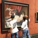 Activistas medioambientales atacan a martillazos a la "La Venus del espejo", de Velázquez
