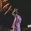Lionel Messi presentó el Balón de Oro en un amistoso en Estados Unidos